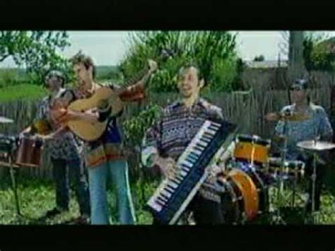 Vei fi icoana mea (gheorghe gheorghiu) ori floarea sa de colț (ducu bertzi) sunt melodii cunoscute de generații dar dedicate frumoaselor fete. PASAREA COLIBRI - Hei tramvai !.avi | Doovi