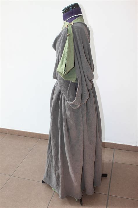As time passed, women took to wearing several garments one on top of the other, while the garments themselves were made of finer fabrics and were more lavishly decorated. Ancient Roman stola and veil in cotton gauze