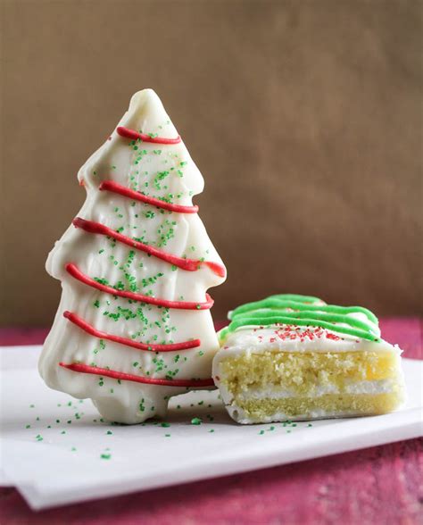 Little debbie christmas treecakes recipe ~ little debbie christmas tree cakes! Christmas Tree Snack Cakes | Southern FATTY