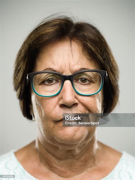 Photo Libre De Droit De Portrait De Femme Senior Real Mécontent Banque D Images Et Plus D Images