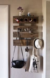 Costruzione di un appendiabiti moderno in legno da parete #marcothebuilder #lavorazionedellegno #appendiabitifaidate #faidate #legno #artigianato #wood #diy. 20 idee creative per un appendiabiti pallet… Lasciatevi ...