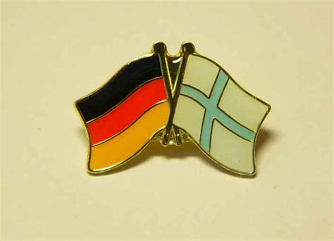 Deutschland ging von beginn an konzentriert ins spiel und ließ kaum chancen der favorisierten finnen zu. Deutschland - Finnland Freunschaftspin Pins Staaten ...