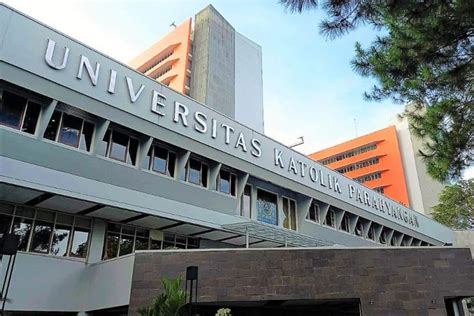 Calon Mahasiswa Intip Besaran Biaya Kuliah Universitas Katolik