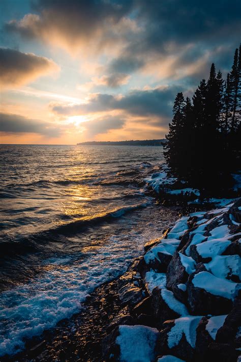 Winter Sunset On Lake Superiors North Shore Oc 3456 X 5184 R