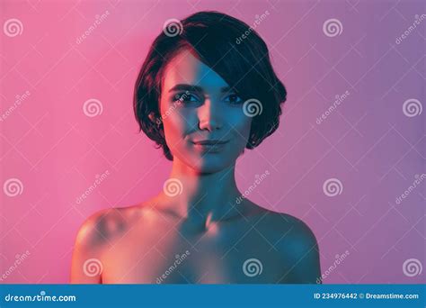 Photo Portrait Calm Pretty Girl Nude Shoulders Wearing Bob Hairstyle