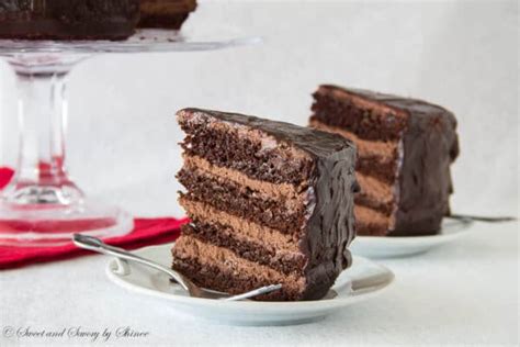 In my collection of cake recipes, this double chocolate cake with raspberry filling is one of my favorites. CHOCOLATE MOUSSE CAKE FILLING - Durmes Gumuna