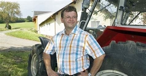 Erfolgreich war er innerhalb der show nicht, aber wahrscheinlich war es schicksal, denn seine spätere frau judith, die er bereits seit zwei jahren. Von Baum getroffen - "Bauer sucht Frau"-Star ist tot ...