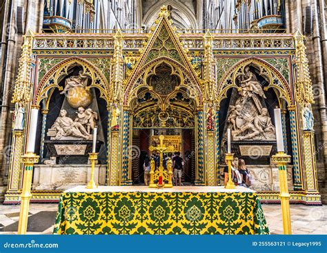 Westminster Abbey Sir Isaac Newton`s Tomb in the Corner of the Left
