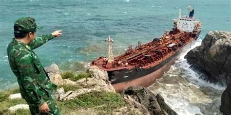 abandoned tanker grounds after drifting from philippines to vietnam tradewinds