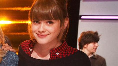 Elle s'est fait connaître en 2011 lors d'un échange avec nicolas bedos sur le plateau de l'émission au field de la nuit, à laquelle elle assiste dans le public. Au Field de la nuit : Mathilde Warnier devient ...
