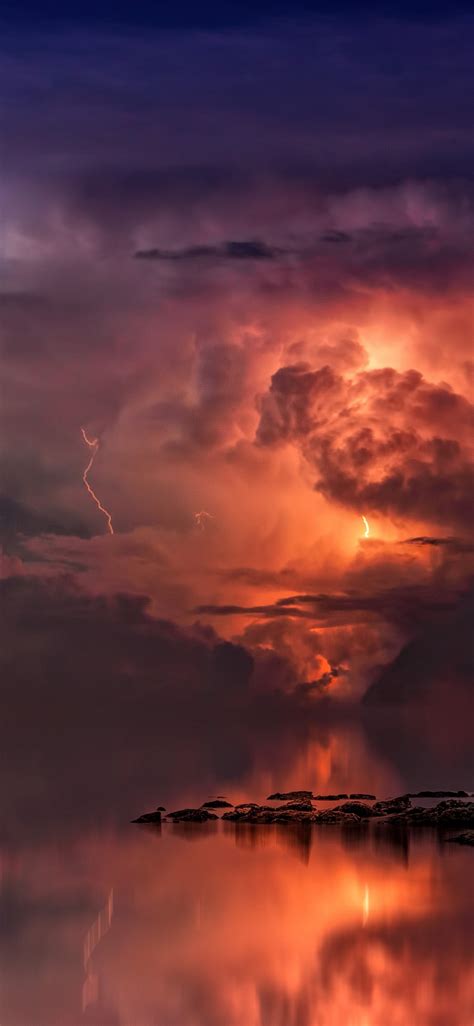 Download Wallpaper Lightning And Thunderstorm In The Sky 1125x2436