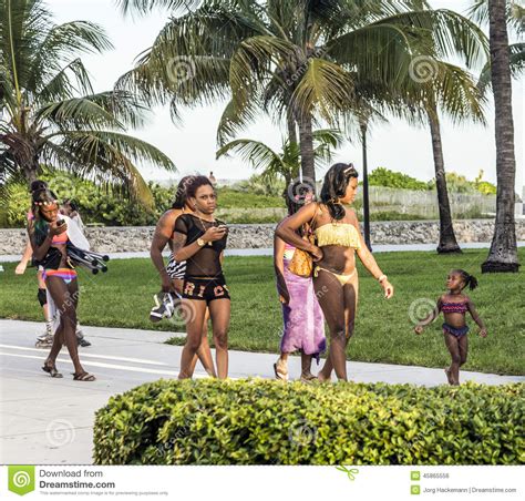 Promenade In South Beach Miami Editorial Photo Image Of Miami Sand