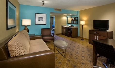 Embassy Hotel Suites Kansas City Airport Room And Suites
