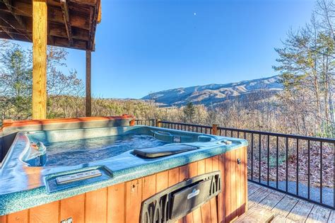 Luxurious Mountain Cabin With Breathtaking Smoky Mountain Views