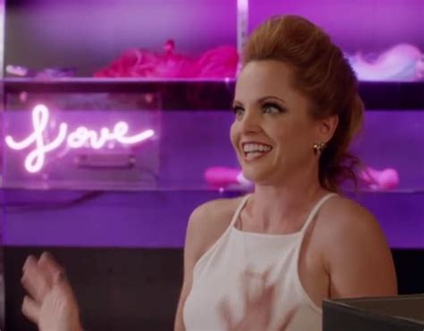 Mena Suvari Shows Comedic Chops In Hot Date Sneak Peek Daily Mail Online