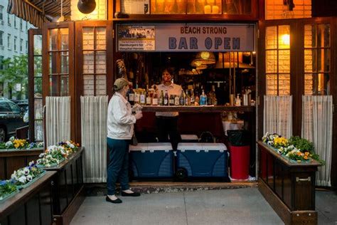 Can you walk around NYC with alcohol?