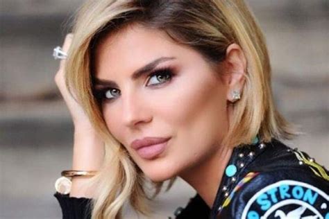 أثار رد ملكة جمال لبنان السابقة ساندرا رزق على تعليق المؤلف الموسيقي أسامة الرحباني موجة من التعليقات في وسائل التواصل الاجتماعي. خاص- ساندرا رزق تكشف لـالفن تفاصيل دورها في البيت الأبيض