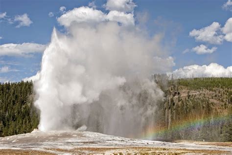 Natural Wonders Of The Yellowstone National Park Thrilling Travel