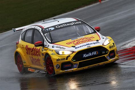 Which countries does btcc accept? Motorbase Ford Focus RS BTCC Test | James Gornall