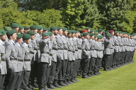 Feierliches Gelöbnis von Bundeswehr Rekruten im perfekten Ambiente Osthessen News