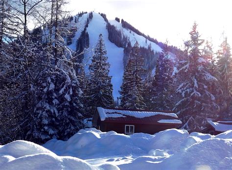 There are four double beds and all the linens are included. Red Mountain Village - Small Cabins