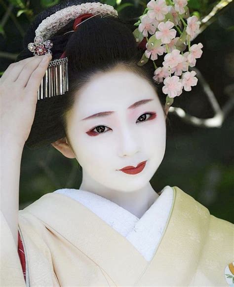 pin by kenji969 on geiko and maiko japanese geisha geisha art geisha makeup