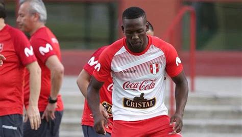 Selección Peruana Luis Advíncula Y Su Promesa En La Previa Del Perú