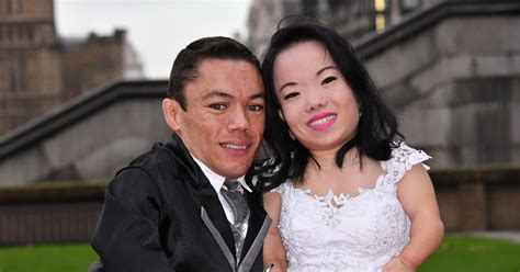 Worlds Shortest Married Couple Have Record Verified By Guinness World