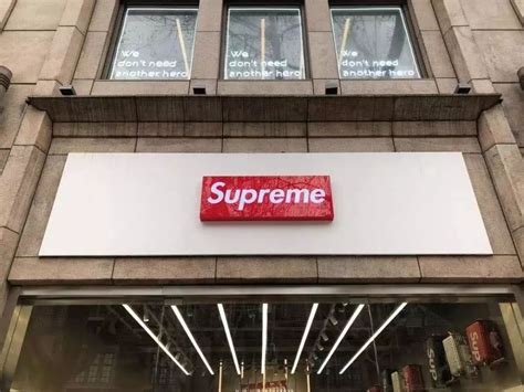 “假supreme”竟然明目张胆地在上海开起了旗舰店 店铺