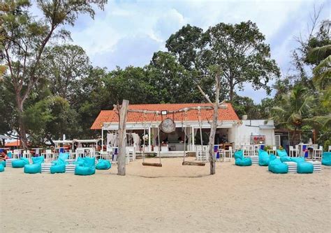 The thirsty tapir bar & grill. White Sand Beach Bar With Full Santorini Vibes Plus ...