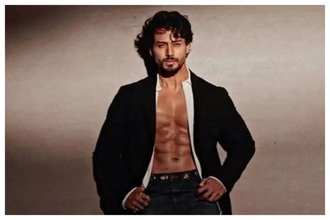 Tiger Shroff Shows Off His Chiselled Body