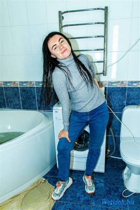 Wetlook Girl Ripping Jeans In Bath Wetgirlswetlook