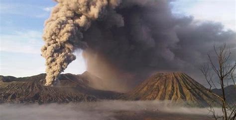 Gunung Bromo Meletus Keluarkan Lahar Dingin Abu Vulkanik Ke Arah Barat