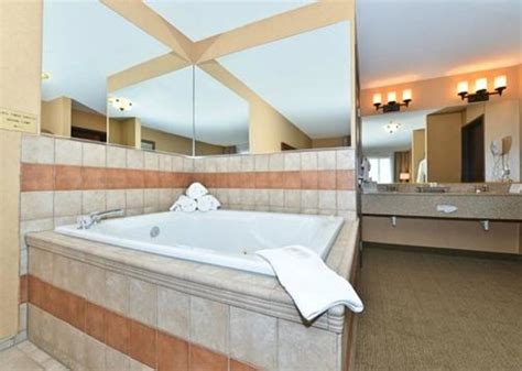 Presidential Suite With Hot Tub Picture Of Comfort Inn And Suites Spokane Valley Tripadvisor