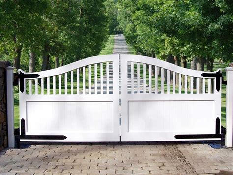 See more ideas about entrance gates, garden gates, driveway gate. GATE AUTOMATION (With images) | Wood gates driveway, Farm ...