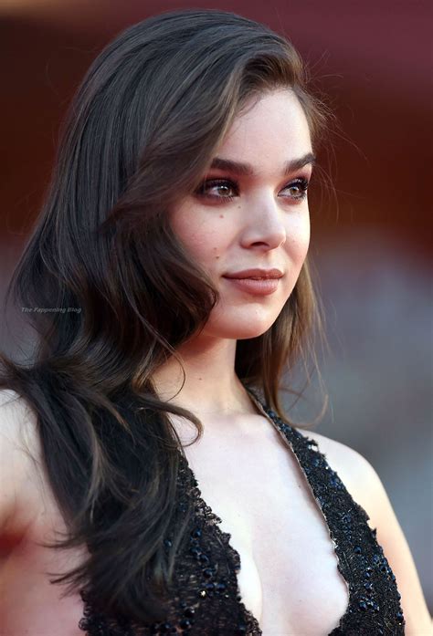 Hailee Steinfeld Nude Pics Porn Hot Scenes Scandal Planet