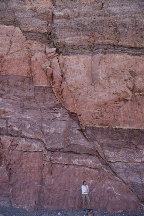 Normal Faults In Sandstone Vertical Geology Pics