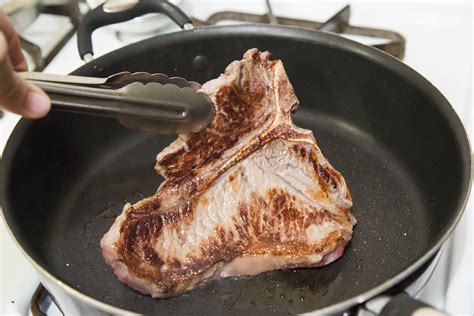 Serve the steaks with the salad alongside and a spoonful of chutney. How to Cook T-Bone Steaks in a Frying Pan