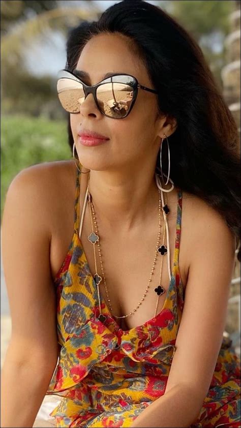 Mallika Sherawat Seen In Old Style Shared Such Pictures At The Age Of 46
