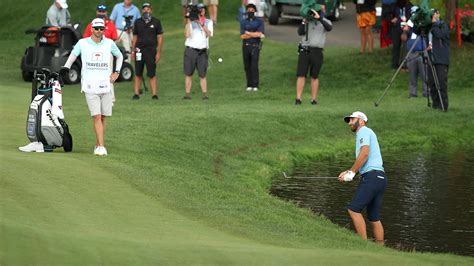 Dustin Johnson Had A Bizarre 3 Hole Stretch En Route To His Travelers Win