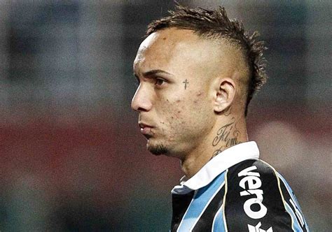 Everton was born in maracanaú, ceará, and joined grêmio's youth setup in 2012, from fortaleza. Everton gradisce il Milan, ma trattativa complicata: la ...