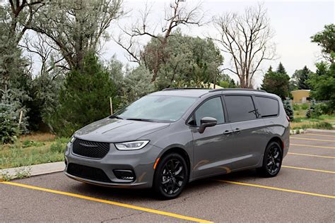 Review 2022 Chrysler Pacifica Is Still The Minivan Benchmark