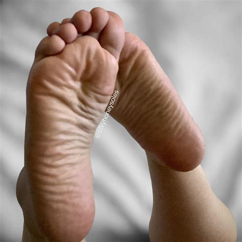 wrinkled soles r feet