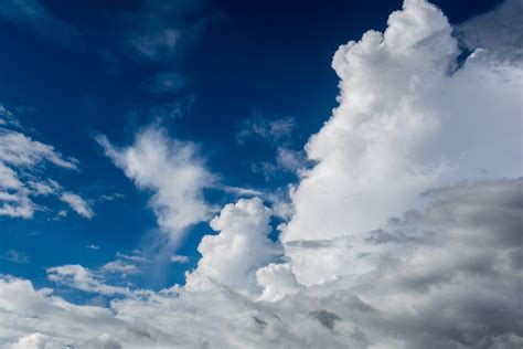 무료 이미지 자연 수평선 구름 지평선 햇빛 흐린 낮 날씨 적운 푸른 파란 하늘 연인 아름다운 스