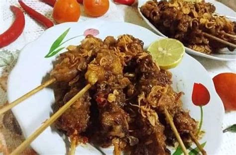 Saus atau bumbu kacang indonesia mewakili hal yang rumit, dan membumi, daripada suatu bumbu yang kental, dan manis. 4 Cara Membuat Sate Kambing yang Empuk dan Super Lezat ...