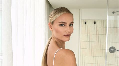 Watch Watch Model Natasha Poly Get The Perfect Cat Eye In 3 Easy Steps