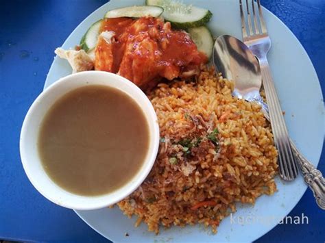 Kereta api ini tidak memiliki sistem pulang pergi karena rutenya melingkar. Jom Jalan... Jom Makan...: Medan Selera Tanjung Emas, Muar