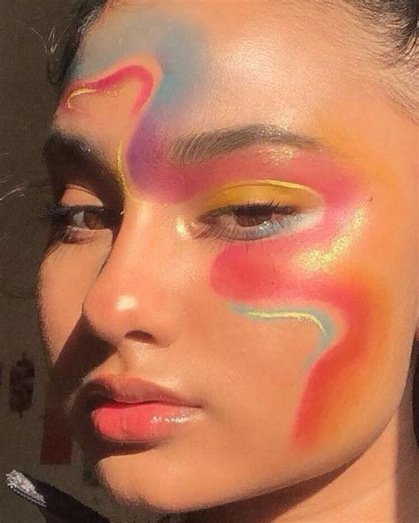 21 Abstract Makeup Looks That Are Totally Selfie Worthy Maquillaje De