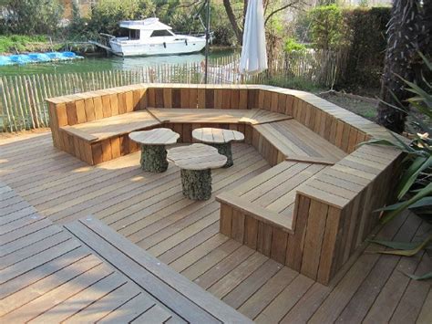 Un mobilier de jardin en palettes en bois. fabriquer salon de jardin | Idées de Décoration intérieure ...