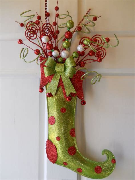 30 Ideas For Decorating A Christmas Stocking